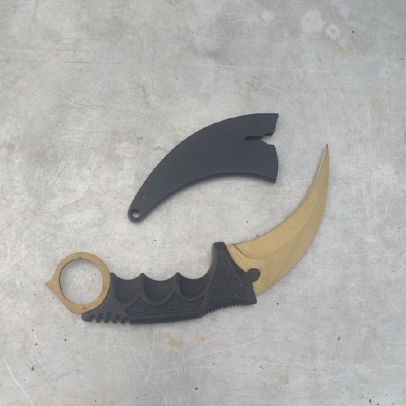 Gold and Black Karambit Knife - Picture 1 of 5